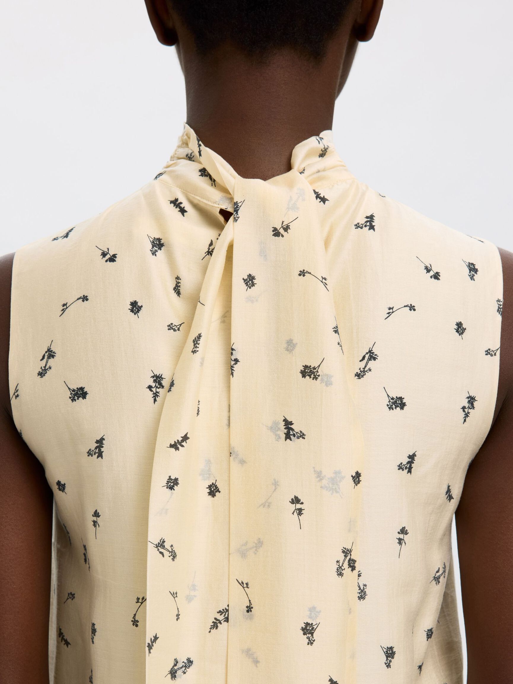 PRINTED SLEEVELESS TOP, Angora, highres