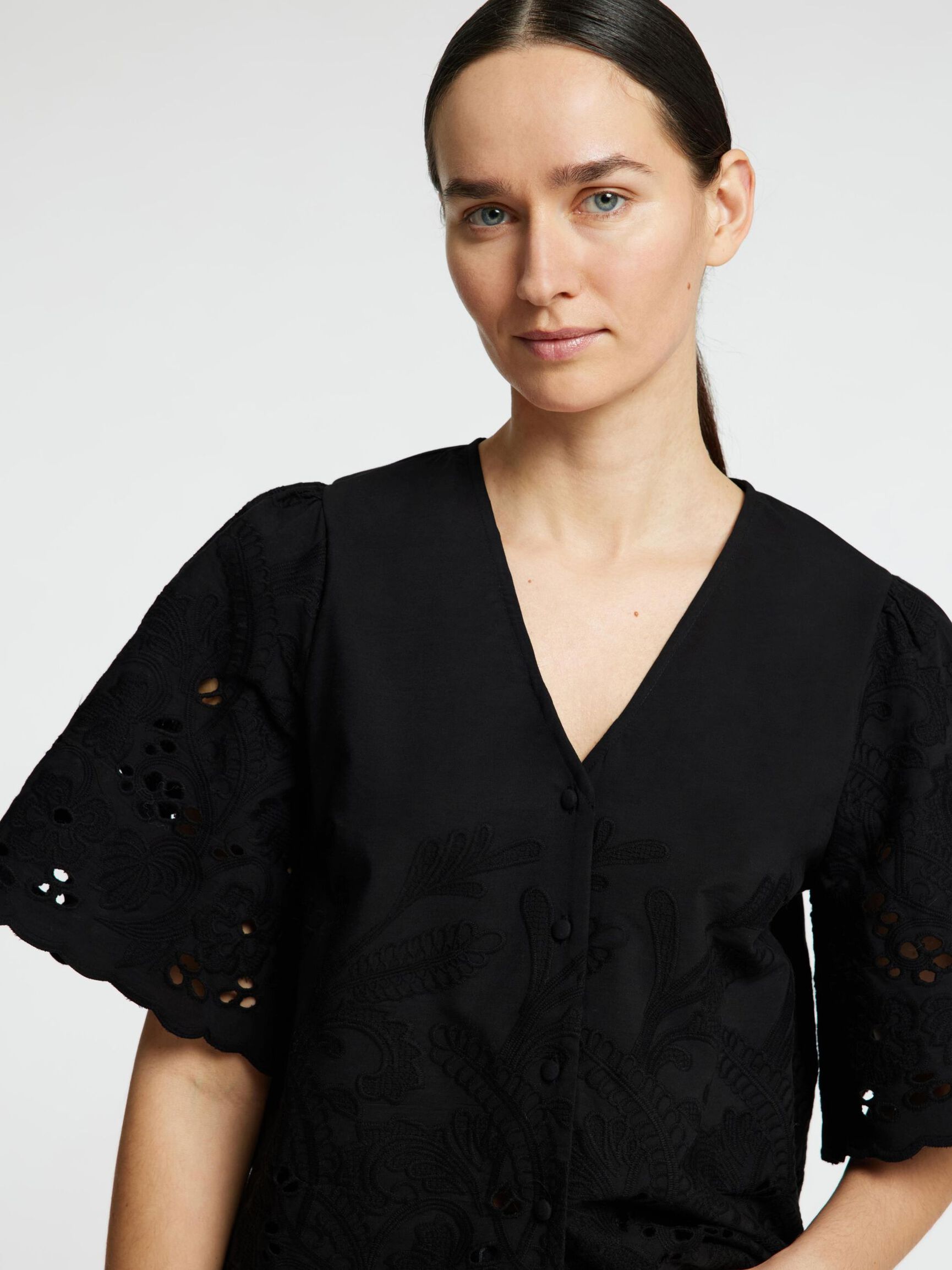 EMBROIDERED SHORT SLEEVED SHIRT, Black, highres