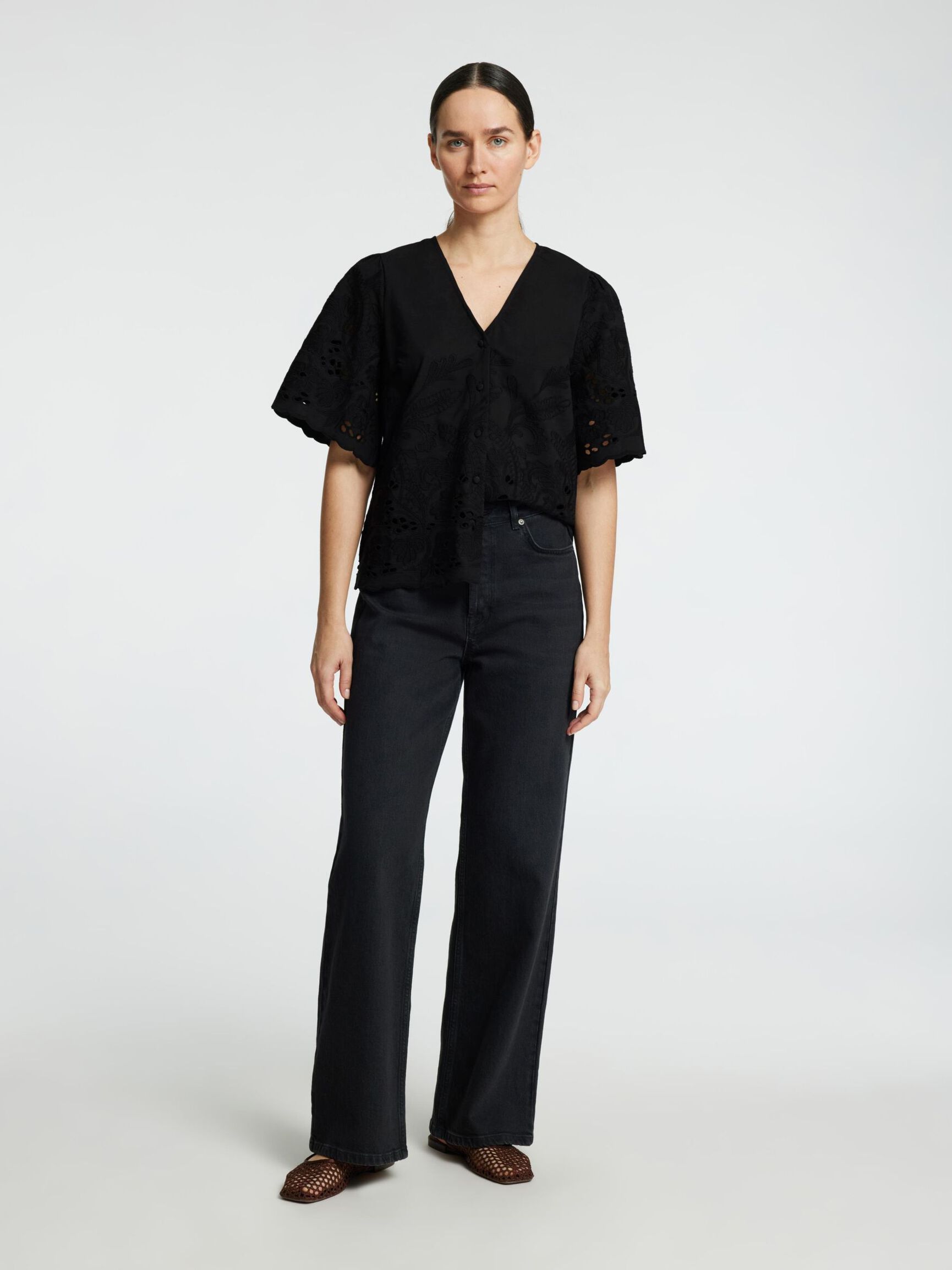 EMBROIDERED SHORT SLEEVED SHIRT, Black, highres
