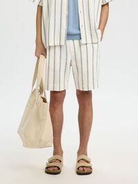 REGULAR FIT SHORTS, Egret, highres