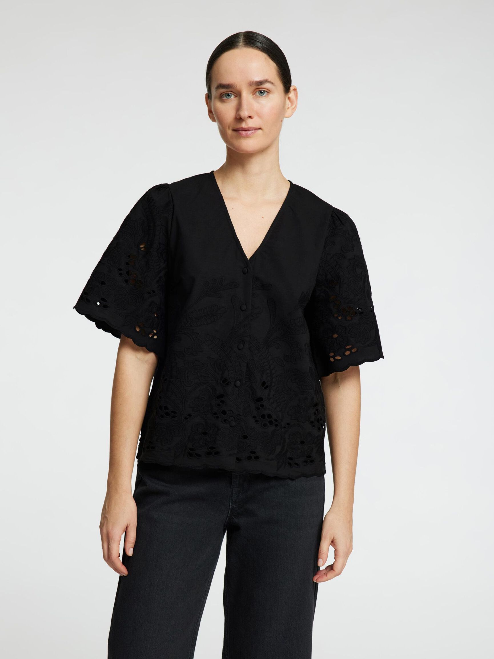 EMBROIDERED SHORT SLEEVED SHIRT, Black, highres